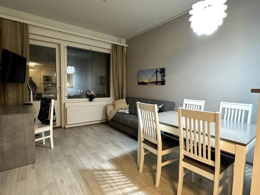 רובניימי Quality Apt In The City Center For 5 - Brand New מראה חיצוני תמונה