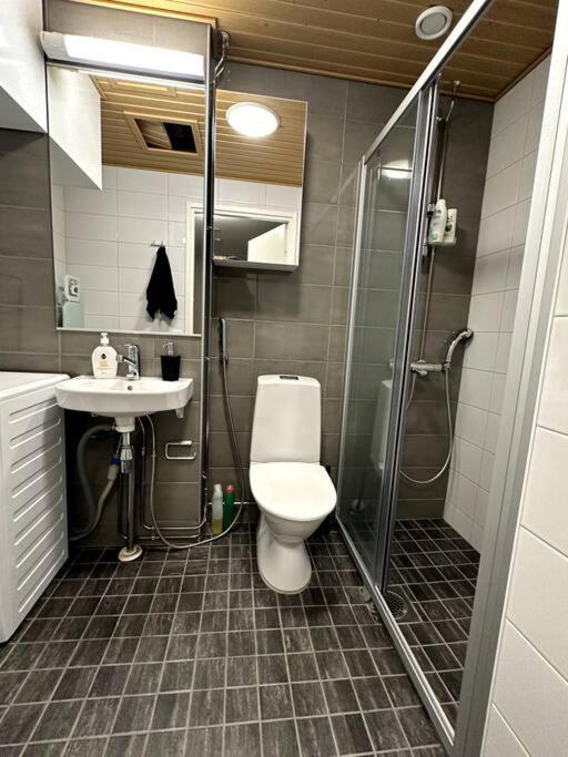 רובניימי Quality Apt In The City Center For 5 - Brand New מראה חיצוני תמונה