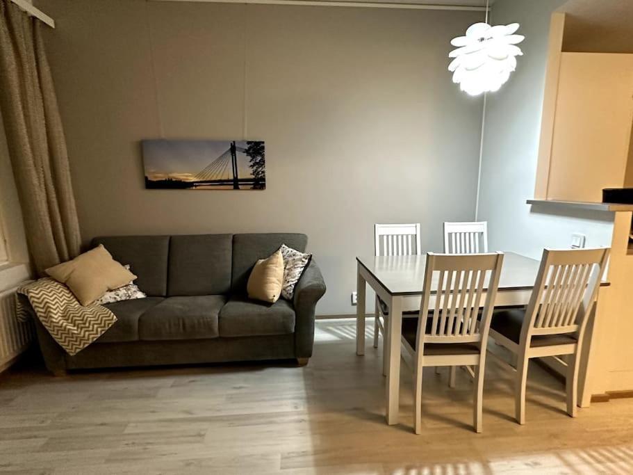 רובניימי Quality Apt In The City Center For 5 - Brand New מראה חיצוני תמונה