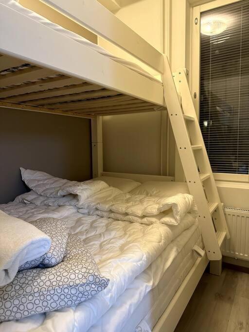 רובניימי Quality Apt In The City Center For 5 - Brand New מראה חיצוני תמונה