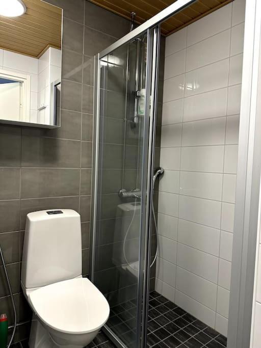 רובניימי Quality Apt In The City Center For 5 - Brand New מראה חיצוני תמונה
