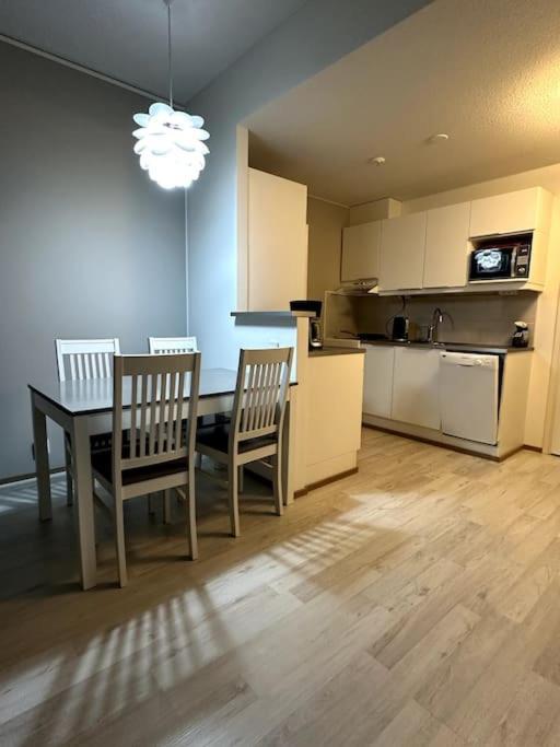 רובניימי Quality Apt In The City Center For 5 - Brand New מראה חיצוני תמונה